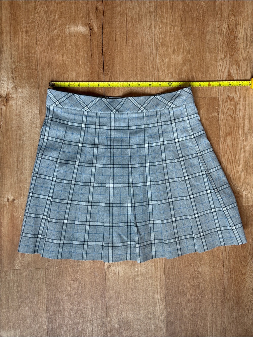 Uniqlo Light Gray Plaid Pleated Skirt